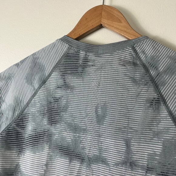 Lululemon Athletic Swiftly Tech Short Sleeve 2.0 Tie Dye Grey Women’s Size 8 - Picture 5 of 7